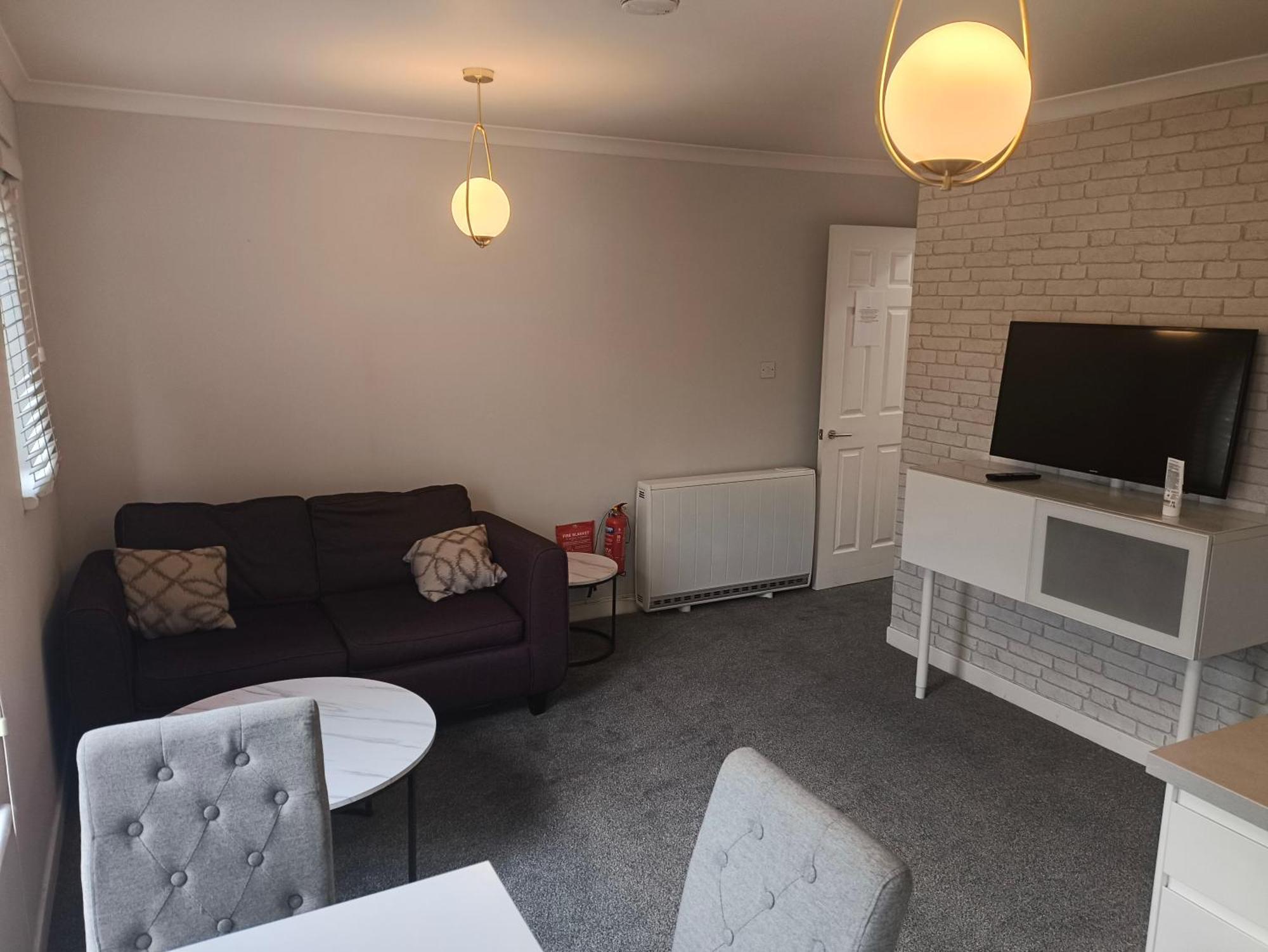 Flat With Double Sized Bed Apartment *